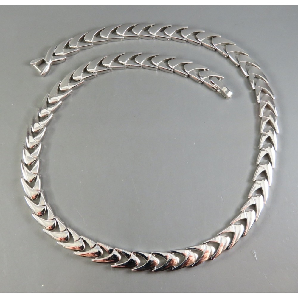 Vintage SILVER TONE COLLAR NECKLACE Unique Chevron Arrow Links MIRROR FINISH 18"